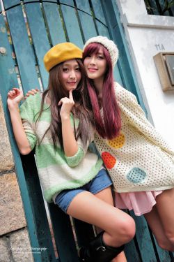 他的手攀向了我的高峰