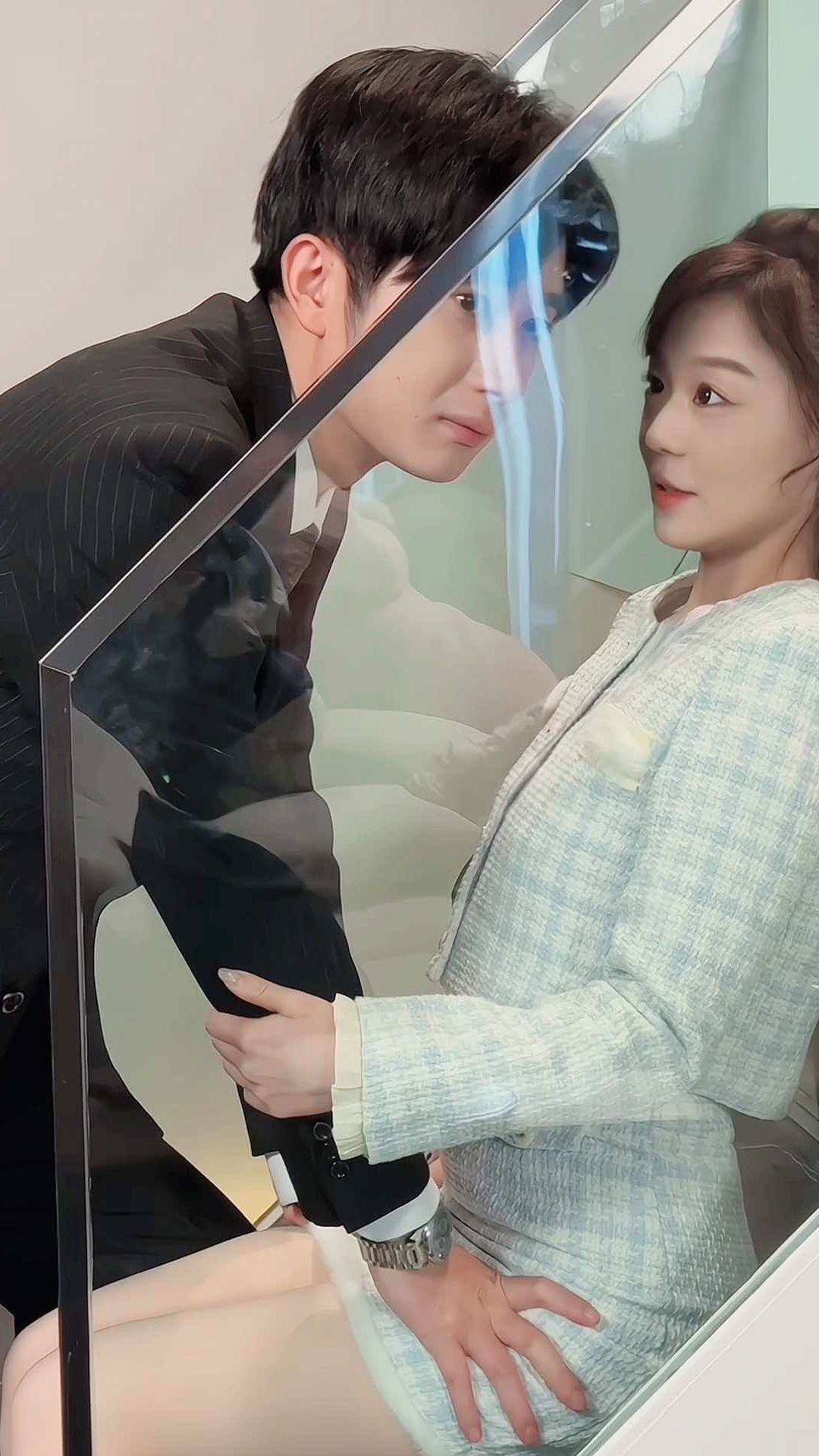 閃婚當(dāng)天，我懷上了豪門繼承人